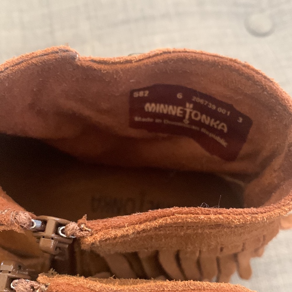 Minnetonka Size 6 Booties. New Without A Box - image 4